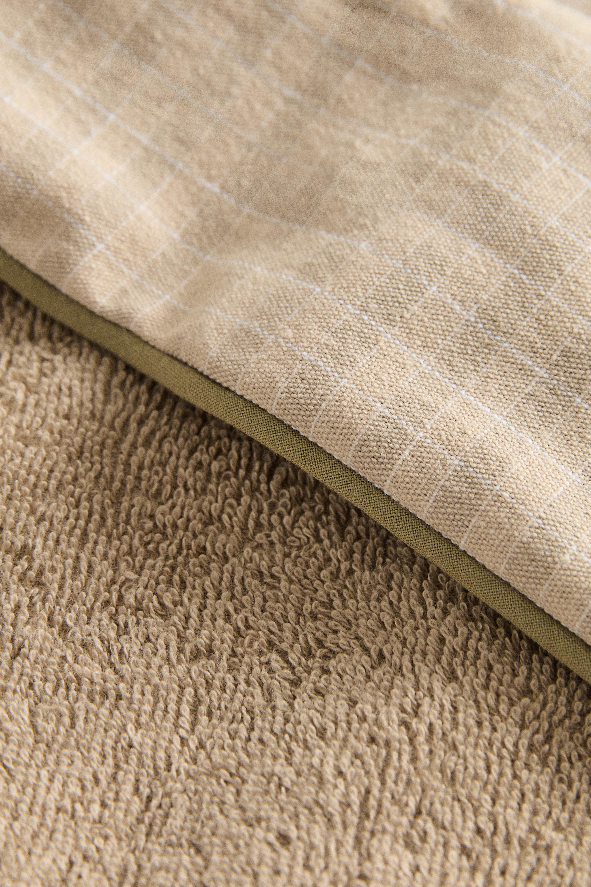 PET TOWEL WITH PIPING